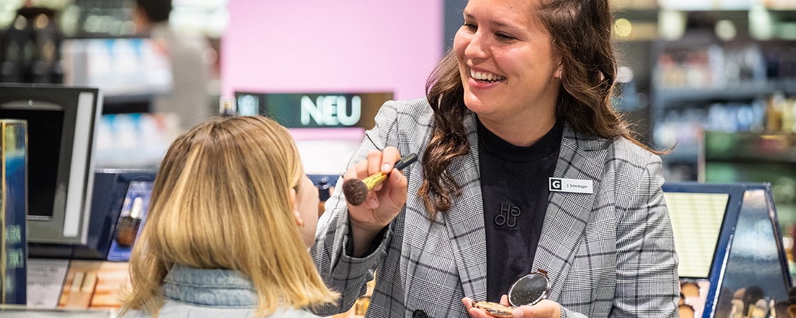 Mitarbeiter:in Warenservice Parfümerie & Beauty 60% (w/m/d), 1. Bild
