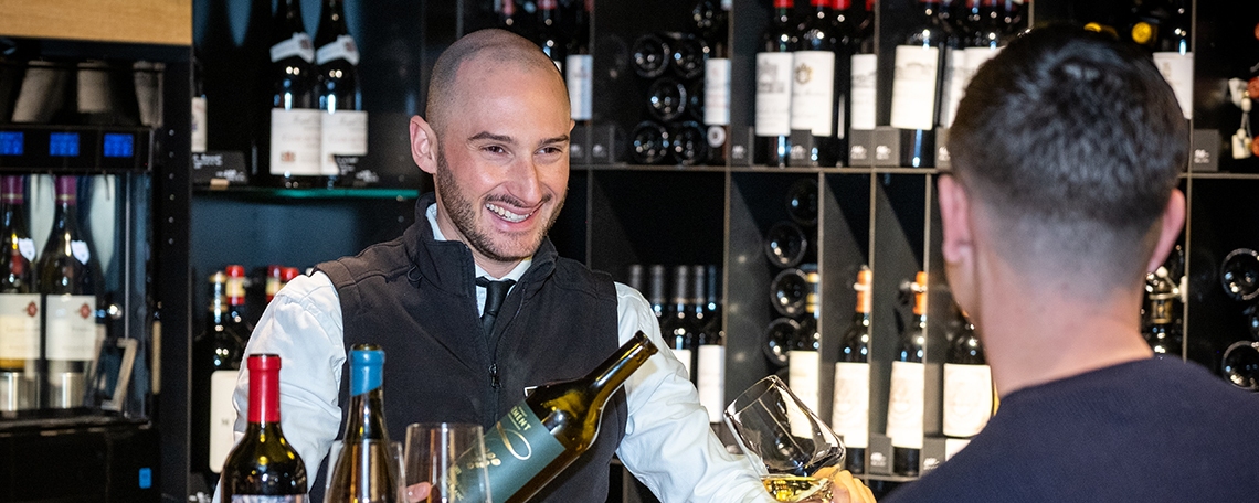 Verkaufsberater:in Wine & More 100% (w/m/d), 1. Bild