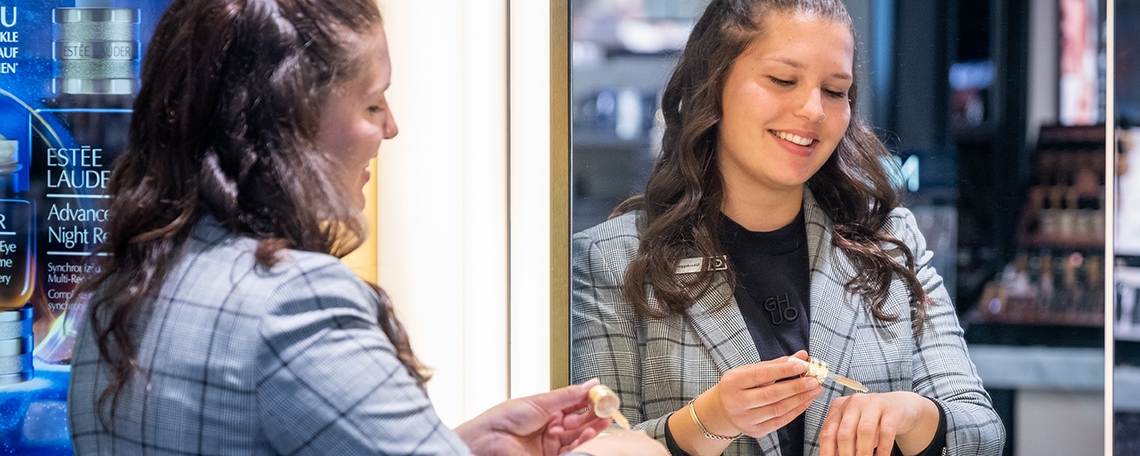 Conseiller/ère de vente pour notre secteur Beauty à 80% (CDD de longue durée), 2. portrait